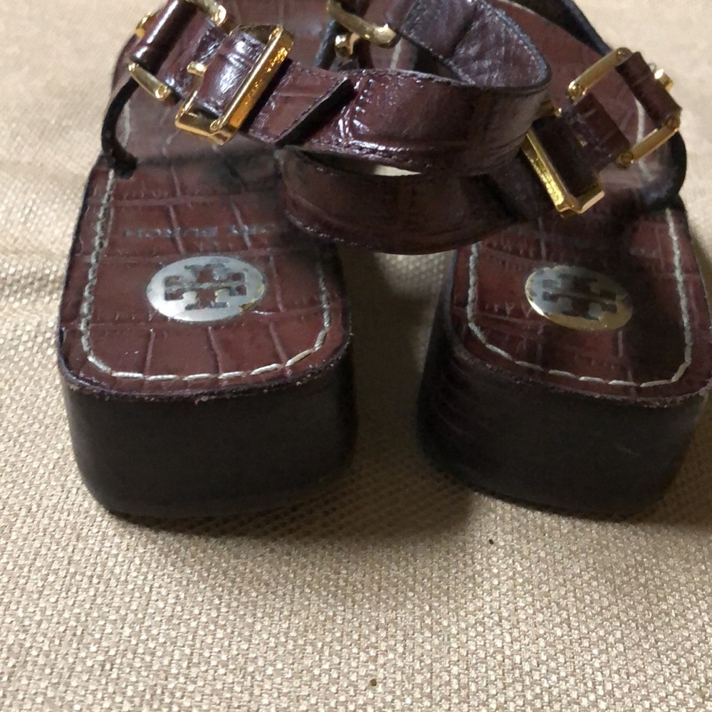 TORY BURCH brown thong gold accent sandals, 7.5 - Picture 3 of 10